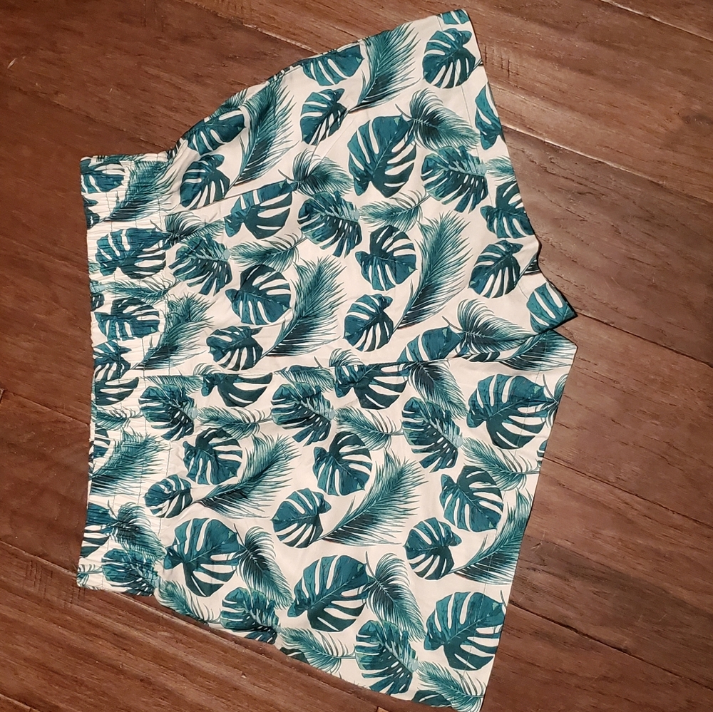 Lightweight Tropical Leaf Pattern Shorts